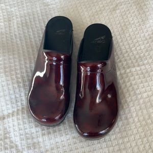 Dansko clogs wine colored size 41
